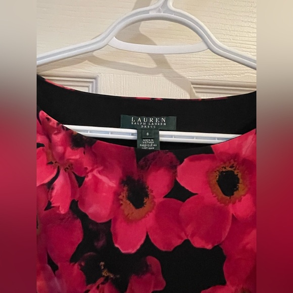 Elegant Black and Red Floral Dress - Picture 4 of 4